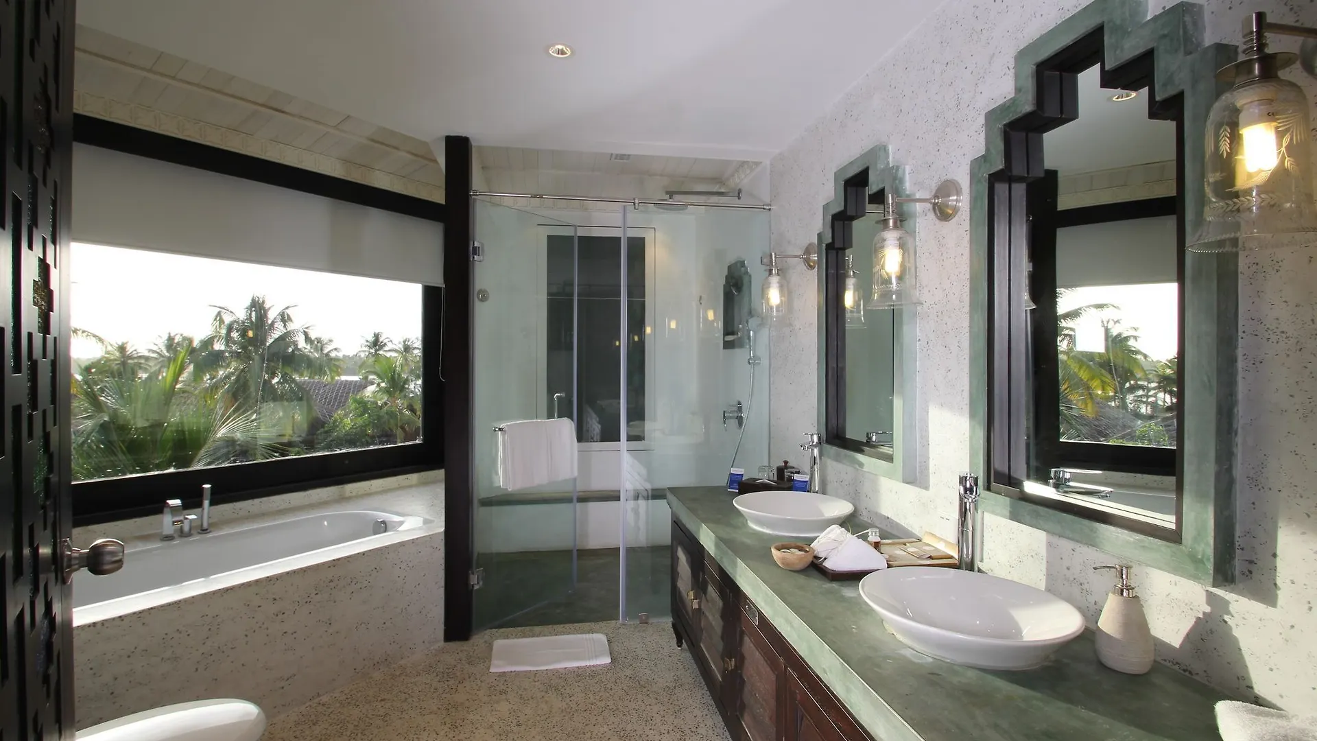 فندق فاسوندارا ساروفار بريميير Alappuzha 5*,  الهند