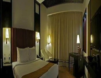 Vasundhara Sarovar Premiere Alappuzha 5*,  India