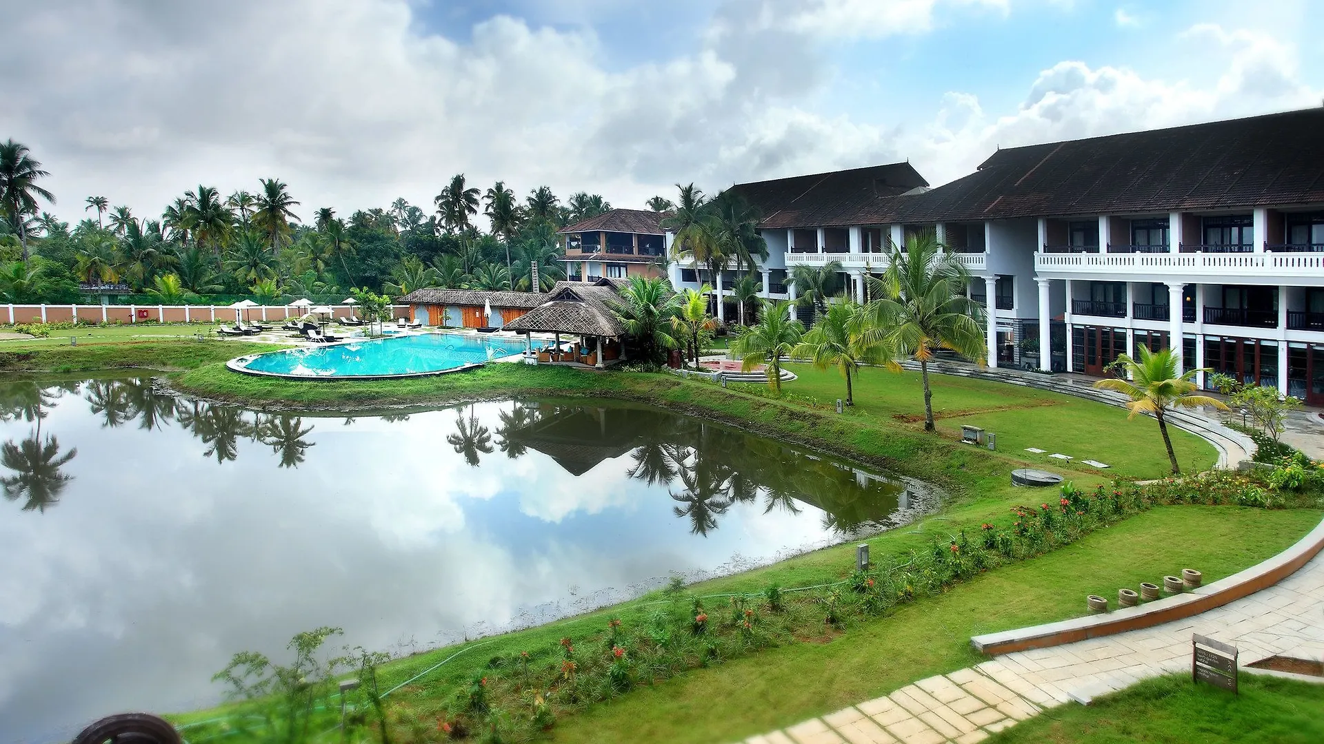 Vasundhara Sarovar Premiere Alappuzha